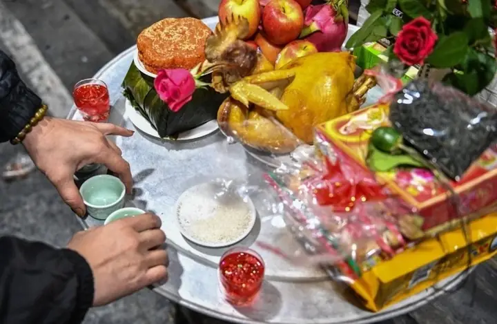 Cách Đặt Gà Cúng Giao Thừa Ngoài Trời Đúng Phong Tục Và Ý Nghĩa Cách Đặt Gà Cúng Giao Thừa Ngoài Trời Đúng Phong Tục Và Ý Nghĩa