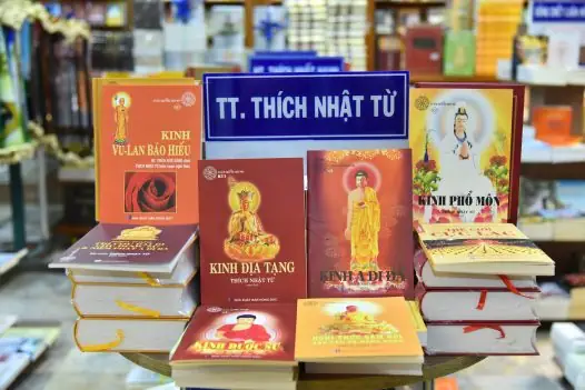Hướng Dẫn Cúng Dường Kinh Sách (ấn Tống): Ý Nghĩa, Lợi Ích Và Cách Thực Hành Đúng Chánh Pháp Cho Người Mới Bắt Đầu Hướng Dẫn Cúng Dường Kinh Sách (ấn Tống): Ý Nghĩa, Lợi Ích Và Cách Thực Hành Đúng Chánh Pháp Cho Người Mới Bắt Đầu