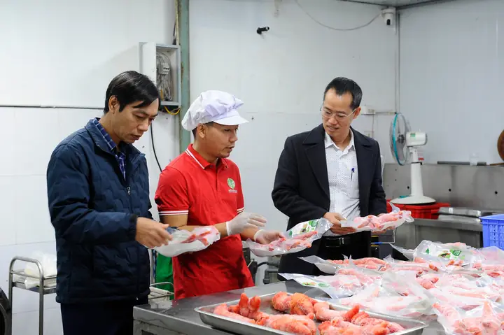 Hướng Dẫn Cách Cúng Gà Đông Tảo Đúng Nghi Thức: Ý Nghĩa, Chuẩn Bị Mâm Cúng Và Các Bước Thực Hiện Chi Tiết Hướng Dẫn Cách Cúng Gà Đông Tảo Đúng Nghi Thức: Ý Nghĩa, Chuẩn Bị Mâm Cúng Và Các Bước Thực Hiện Chi Tiết