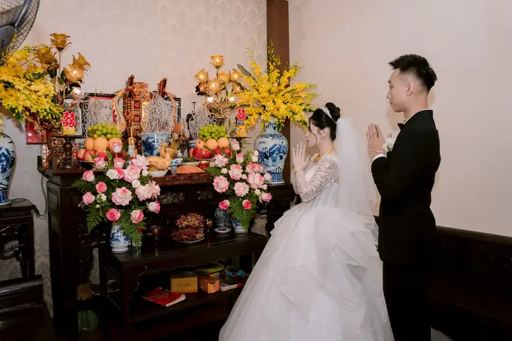 Cúng Gia Tiên Là Gì? Ý Nghĩa Và Quy Trình Nghi Lễ Truyền Thống Trong Đám Cưới Việt Nam