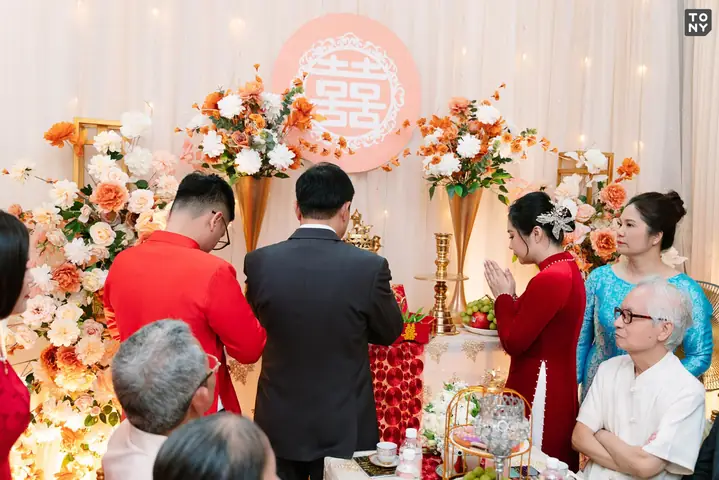 Cúng Gia Tiên Là Gì? Ý Nghĩa Và Quy Trình Nghi Lễ Truyền Thống Trong Đám Cưới Việt Nam