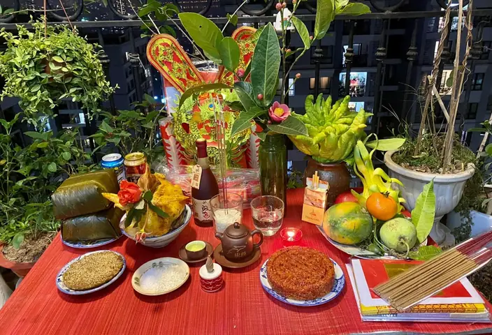 Cúng Giao Thừa Ngoài Trời Thắp Mấy Nén Hương? Chuẩn Bị Đầy Đủ Vật Phẩm Cho Đúng Phong Tục