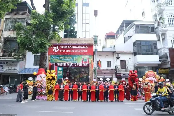 Hướng Dẫn Cúng Khai Trương Nhà Yến Chuẩn Chỉnh: Nghi Thức, Lễ Vật, Văn Khấn Và Ý Nghĩa