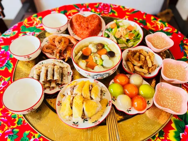 Hướng Dẫn Mâm Cúng Mùng 2 Tết Đầy Đủ: Lễ Vật, Cách Bày, Văn Khấn Và Giờ Cúng Chuẩn Nhất Hướng Dẫn Mâm Cúng Mùng 2 Tết Đầy Đủ: Lễ Vật, Cách Bày, Văn Khấn Và Giờ Cúng Chuẩn Nhất