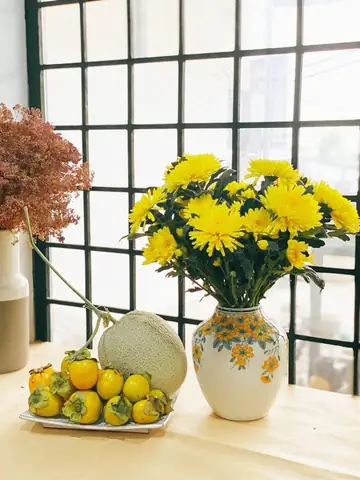 Top 7+ Loài Hoa Cúng Ông Táo Ngày 23 Tháng Chạp: Ý Nghĩa, Hoa Nên Tránh & Cách Chọn Đúng Chuẩn