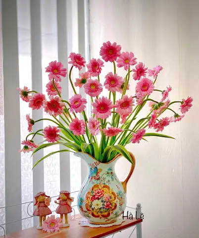 Top 7+ Loài Hoa Cúng Ông Táo Ngày 23 Tháng Chạp: Ý Nghĩa, Hoa Nên Tránh & Cách Chọn Đúng Chuẩn