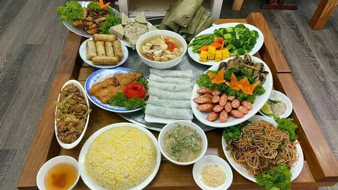 Hướng Dẫn Cúng Rằm Tháng 7 Tại Nhà Trọ Đơn Giản, Đúng Lễ: Văn Khấn, Lễ Vật, Thứ Tự Chi Tiết