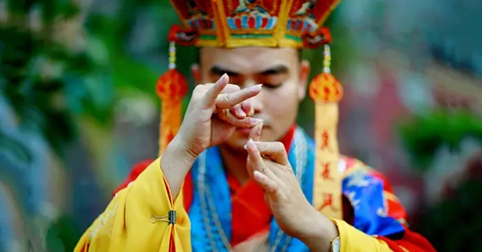 Cúng Tiếng Anh Là Gì? Nghĩa, Phát Âm & Cách Dùng Đúng Ngữ Cảnh (cúng Dường, Cúng Bái, Thờ Cúng) Cúng Tiếng Anh Là Gì? Nghĩa, Phát Âm & Cách Dùng Đúng Ngữ Cảnh (cúng Dường, Cúng Bái, Thờ Cúng)