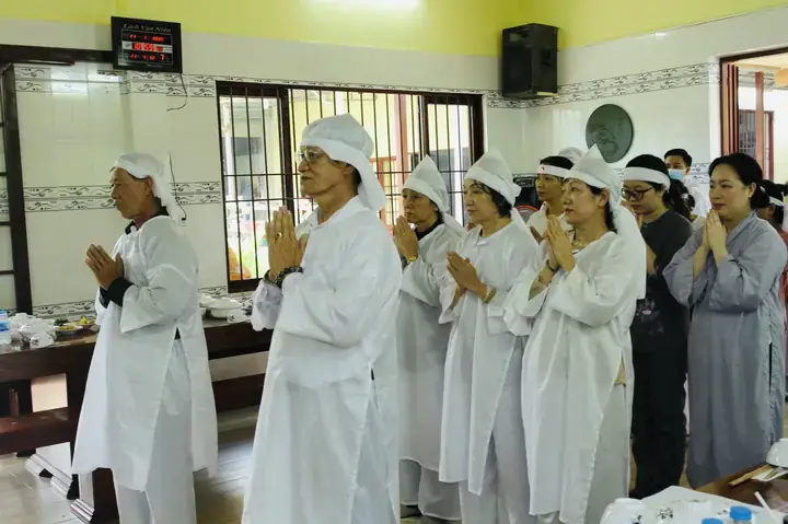 Cúng Trai Tăng Tại Nhà: Hướng Dẫn Nghi Thức, Ý Nghĩa Và Các Lưu Ý Quan Trọng