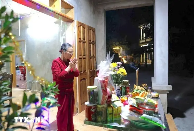 Thứ Tự Cúng Giao Thừa Đúng Chuẩn: Cúng Ngoài Trời Trước Hay Trong Nhà Trước Theo Phong Tục?
