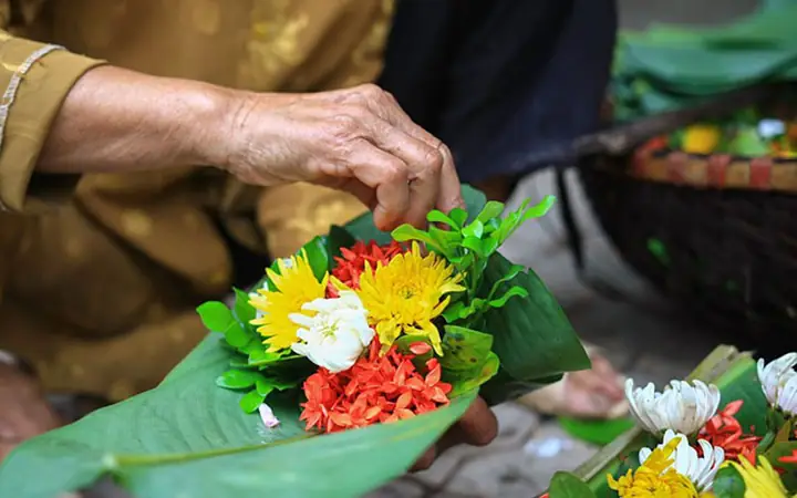 Toàn Tập Ý Nghĩa, Công Đức, Loài Hoa, Bài Kệ Và Cách Dâng Hoa Cúng Phật Đúng Pháp