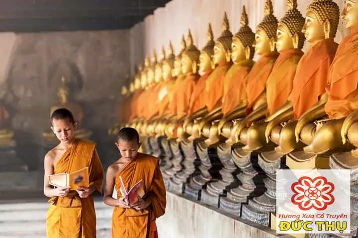 Hướng Dẫn Nghi Thức Dâng Hương Cúng Phật Chuẩn Chỉ: Cách Làm, Ý Nghĩa & Văn Khấn Tại Chùa - Tại Nhà