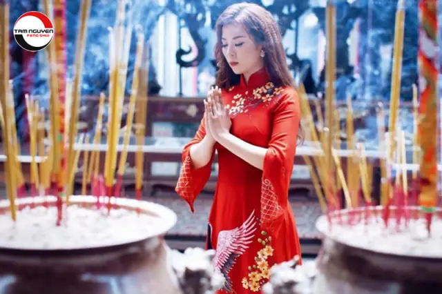 Hướng Dẫn Nghi Thức Dâng Hương Cúng Phật Chuẩn Chỉ: Cách Làm, Ý Nghĩa & Văn Khấn Tại Chùa - Tại Nhà