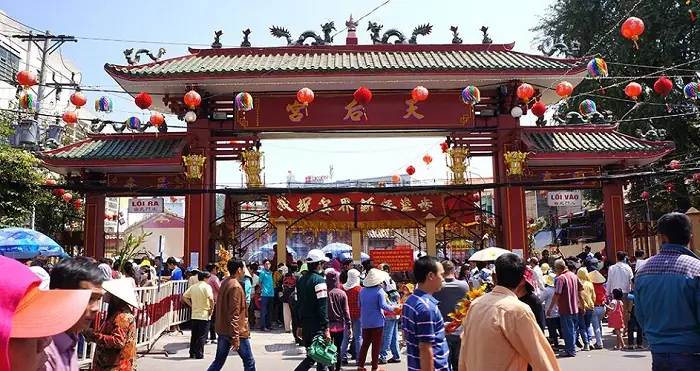 Hướng Dẫn Sắm Lễ, Mâm Cúng Chi Tiết & Văn Khấn Chuẩn Chùa Bà Thiên Hậu Bình Dương