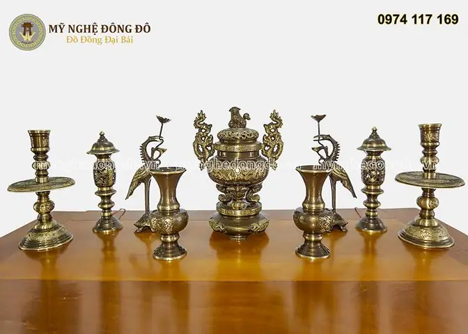 Chọn Mua Bộ Đỉnh Đồng Thờ Cúng Nhỏ: Báo Giá, Kích Thước Chuẩn & Cách Bài Trí Cho Bàn Thờ Treo, Chung Cư