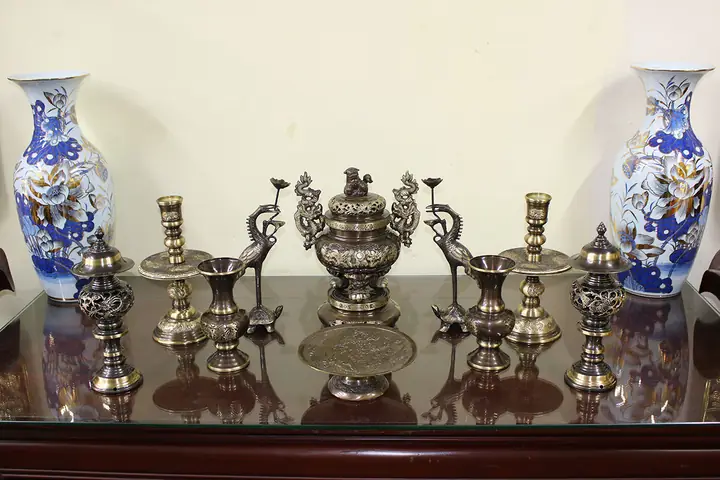 Chọn Mua Bộ Đỉnh Đồng Thờ Cúng Nhỏ: Báo Giá, Kích Thước Chuẩn & Cách Bài Trí Cho Bàn Thờ Treo, Chung Cư
