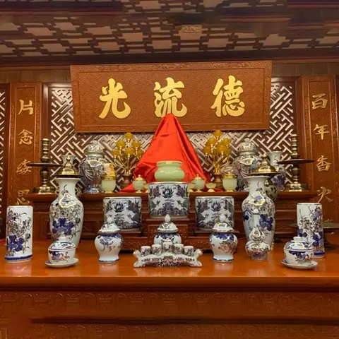 Chọn Mua Đồ Thờ Cúng Trung Quốc: Mẫu Mới, Bảng Giá, Cách Nhận Biết Chất Lượng & So Sánh Với Gốm Bát Tràng Chọn Mua Đồ Thờ Cúng Trung Quốc: Mẫu Mới, Bảng Giá, Cách Nhận Biết Chất Lượng & So Sánh Với Gốm Bát Tràng