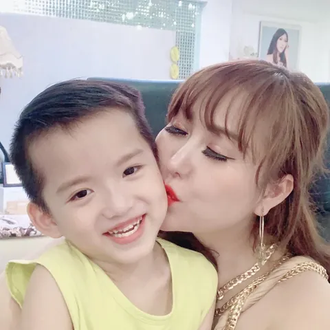 100+ Hình Ảnh Bảo Duy Cùng Vợ Và Hai Con Gái Xinh 100+ Hình Ảnh Bảo Duy Cùng Vợ Và Hai Con Gái Xinh