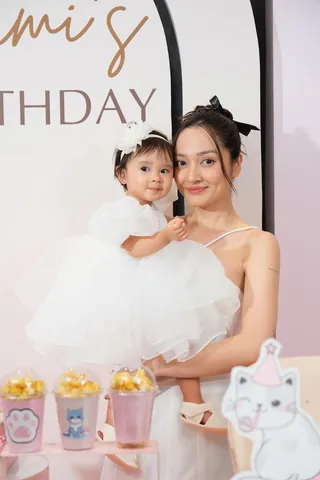 100+ Hình Ảnh Bảo Duy Cùng Vợ Và Hai Con Gái Xinh 100+ Hình Ảnh Bảo Duy Cùng Vợ Và Hai Con Gái Xinh