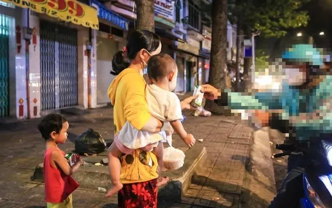 100+ Hình Ảnh Bé Gái Xin Ăn Dễ Thương, Hình Nền Bé Ăn Ngon 4k