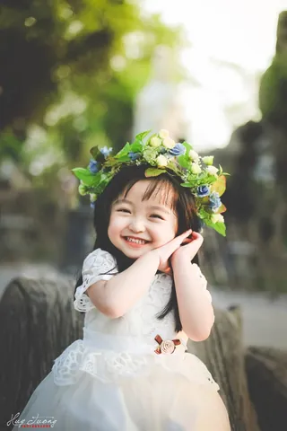 100+ Hình Ảnh Bé Gái Xin Ăn Dễ Thương, Hình Nền Bé Ăn Ngon 4k