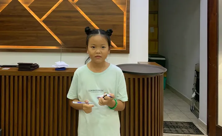 100+ Hình Ảnh Bé Gái Xin Ăn Dễ Thương, Hình Nền Bé Ăn Ngon 4k