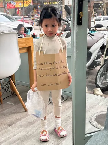 100+ Hình Ảnh Bé Gái Xin Ăn Dễ Thương, Hình Nền Bé Ăn Ngon 4k