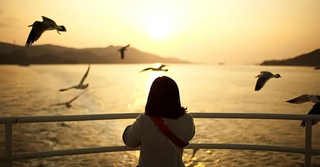 100+ Hình Ảnh Bình Minh Trên Biển Và Cô Girl Xinh 4k Chill Cực Đã