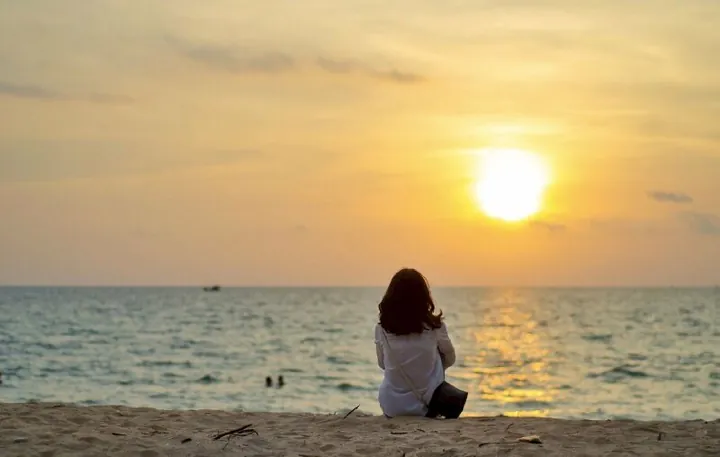100+ Hình Ảnh Bình Minh Trên Biển Và Cô Girl Xinh 4k Chill Cực Đã