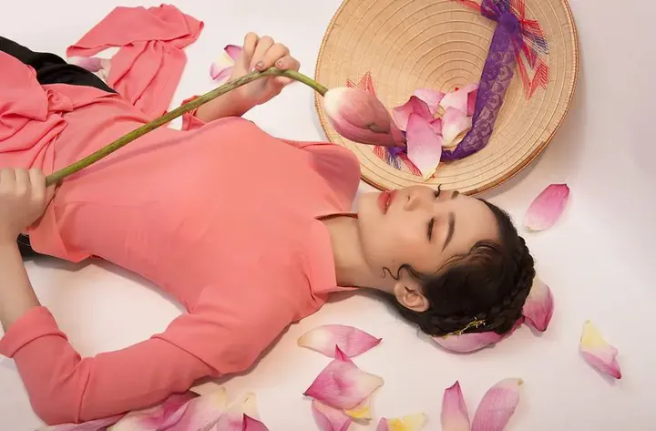 100+ Hình Ảnh Cô Gái Bên Cành Sen Đẹp Trong Chùa, Full 4k Thiền 100+ Hình Ảnh Cô Gái Bên Cành Sen Đẹp Trong Chùa, Full 4k Thiền