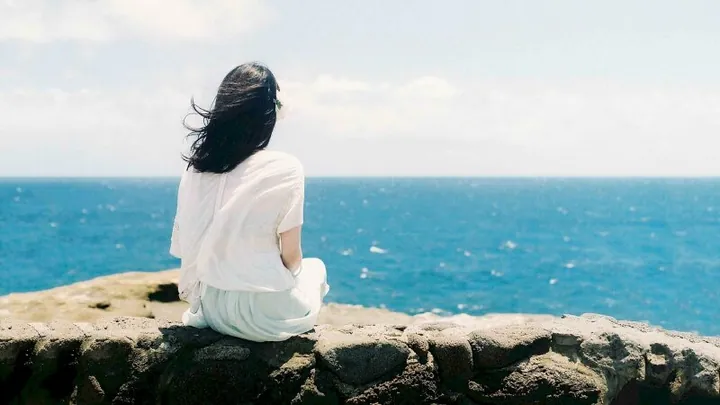 100+ Hình Ảnh Cô Gái Buồn Trước Biển Chill, Deep Cực Chất