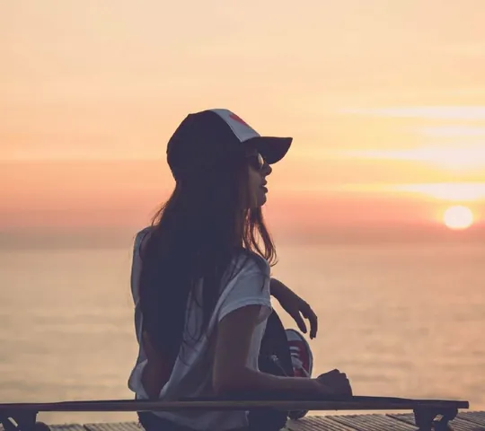 100+ Hình Ảnh Cô Gái Buồn Trước Biển Chill, Deep Cực Chất