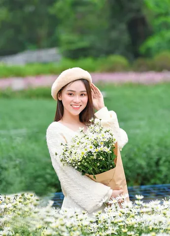 100+ Hình Ảnh Cô Gái Cầm Hoa Đẹp Full 4k, Hình Nền Avatar Cực Chill 100+ Hình Ảnh Cô Gái Cầm Hoa Đẹp Full 4k, Hình Nền Avatar Cực Chill