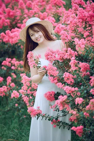 100+ Hình Ảnh Cô Gái Chơi Vs Hoa Đẹp Mê Ly, Màu Sắc Rực Rỡ