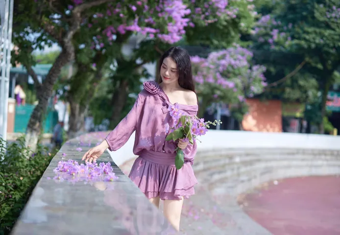 100+ Hình Ảnh Cô Gái Và Hoa Bằng Lăng Tím Đẹp Nhất, 100+ Bức Ảnh Cô Gái Cầm Hoa Bằng Lăng Tím Cực Xinh, 100+ Hình Ảnh Cô Gái Với Hoa Bằng Lăng Tím Thật Nổi Bật