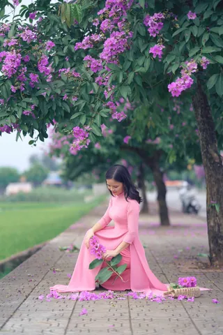 100+ Hình Ảnh Cô Gái Và Hoa Bằng Lăng Tím Đẹp Nhất, 100+ Bức Ảnh Cô Gái Cầm Hoa Bằng Lăng Tím Cực Xinh, 100+ Hình Ảnh Cô Gái Với Hoa Bằng Lăng Tím Thật Nổi Bật