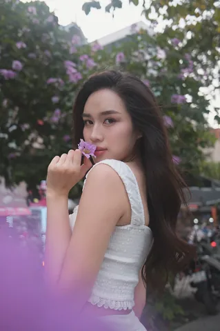 100+ Hình Ảnh Cô Gái Và Hoa Bằng Lăng Tím Đẹp Nhất, 100+ Bức Ảnh Cô Gái Cầm Hoa Bằng Lăng Tím Cực Xinh, 100+ Hình Ảnh Cô Gái Với Hoa Bằng Lăng Tím Thật Nổi Bật