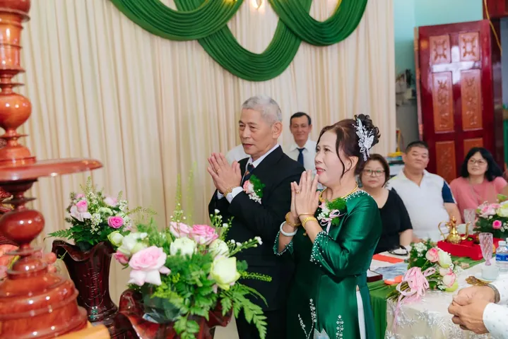 100+ Hình Ảnh Con Gái Cầm Tay Người Khác Full 4k Chất Lượng Cao