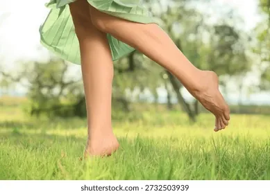 100+ Hình Ảnh Đôi Chân Trần Của Cô Gái Xinh, Chất Lượng Cao