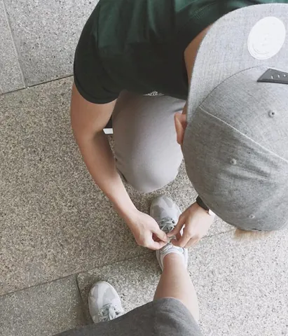 100+ Hình Ảnh Gái Cột Giày Cho Bạn Trai Ngọt, 100+ Ảnh Couple Yêu Thương