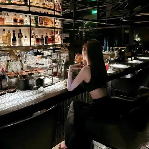 100+ Hình Ảnh Gái Đẹp Và Rượi Chill 4k, Hình Nền Gái Xinh Cầm Ly Rượu