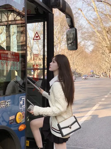 100+ Hình Ảnh Gái Xinh Đi Dạo Trên Phố Chill Chill, 100+ Ảnh Street Style Việt Cực Chất Cho Gen Z