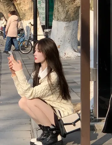 100+ Hình Ảnh Gái Xinh Đi Dạo Trên Phố Chill Chill, 100+ Ảnh Street Style Việt Cực Chất Cho Gen Z
