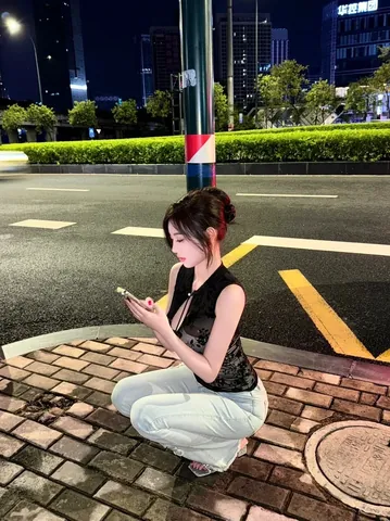 100+ Hình Ảnh Gái Xinh Đi Dạo Trên Phố Chill Chill, 100+ Ảnh Street Style Việt Cực Chất Cho Gen Z