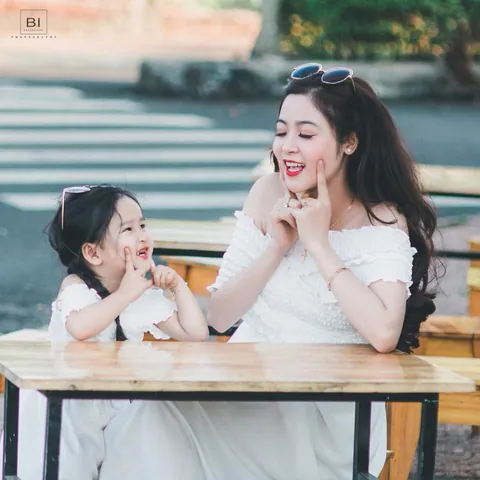 100+ Hình Ảnh Mẹ Đơn Thân Nuôi Con Gái Chạm Lòng, Full 4k Đẹp Nhất