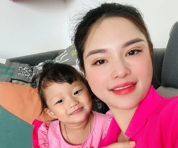 100+ Hình Ảnh Mẹ Đơn Thân Nuôi Con Gái Chạm Lòng, Full 4k Đẹp Nhất