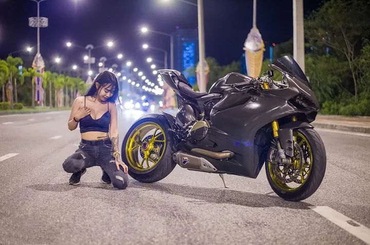 100+ Hình Ảnh Moto Ducati Với Gái Xinh Full Hd, 4k