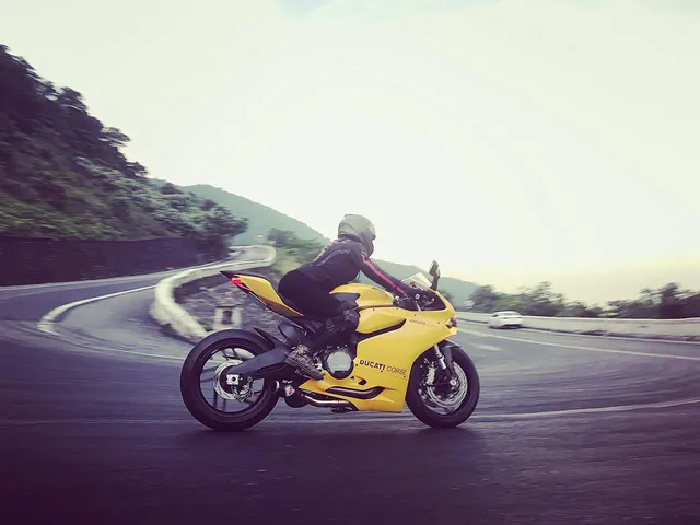 100+ Hình Ảnh Moto Ducati Với Gái Xinh Full Hd, 4k