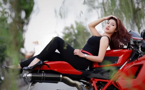 100+ Hình Ảnh Moto Ducati Với Gái Xinh Full Hd, 4k