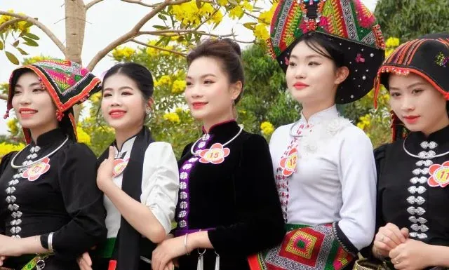 100+ Hình Ảnh Người Con Gái Tây Bắc Đẹp Nhất, Chân Dung Dân Tộc Sâu Sắc